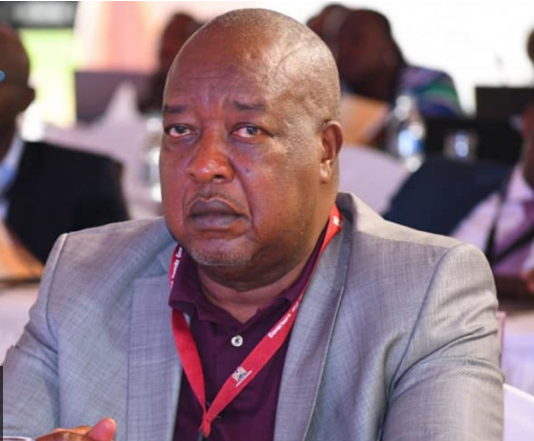 EACC detectives during a dawn raid on Nyamira Governor Amos Nyaribo’s home and offices over a Ksh382 million corruption scandal.