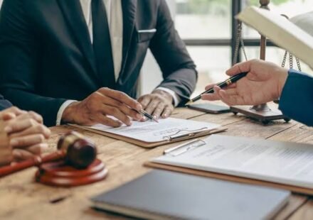 An image illustration of an attorney explaining an asbestos lawsuit to a client diagnosed with mesothelioma.